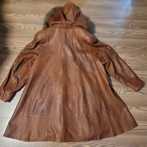 Czech Made Buttery Soft Leather Coat with Fur Collar - Picture 7 of 16